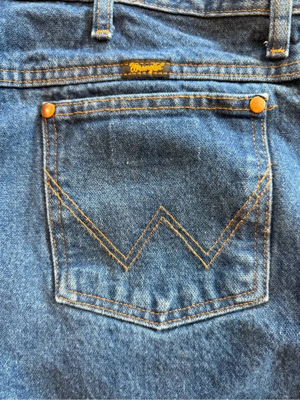 Wrangler Straight Leg Jeans in Deep Blue Denim